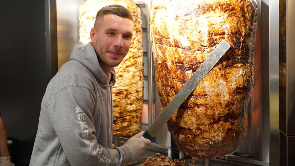 Podolski dönerci oldu!