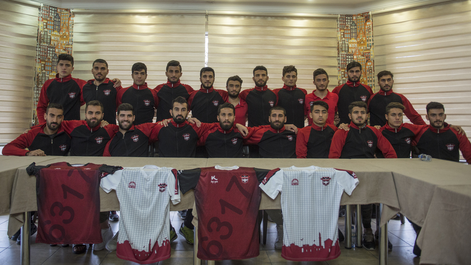 Kadro dışı tebligatlarını yırttılar!