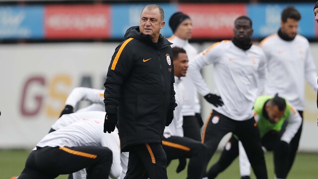 Galatasaray'da iki kadro dışı!