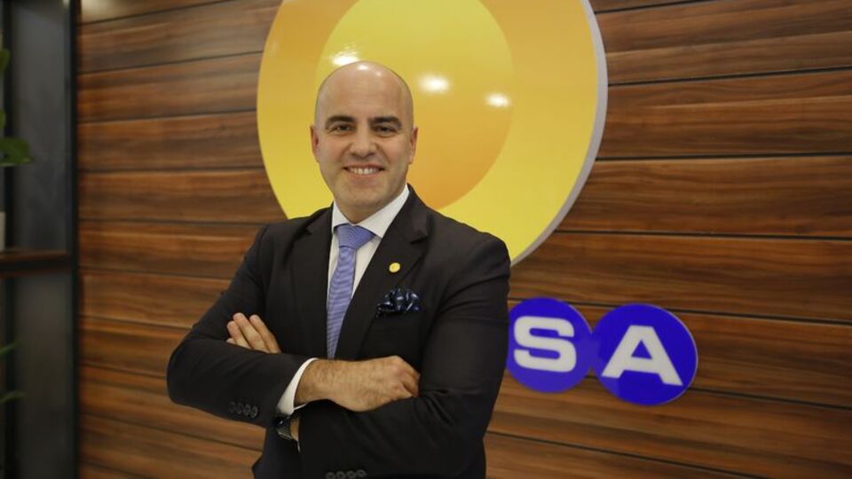 Enerjisini oto ve kentsel dönüşüme veriyor