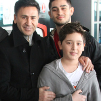 Oğluyla Londra’ya uçtu