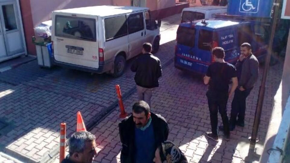 Anne ve babasını öldürüp kaçtı!