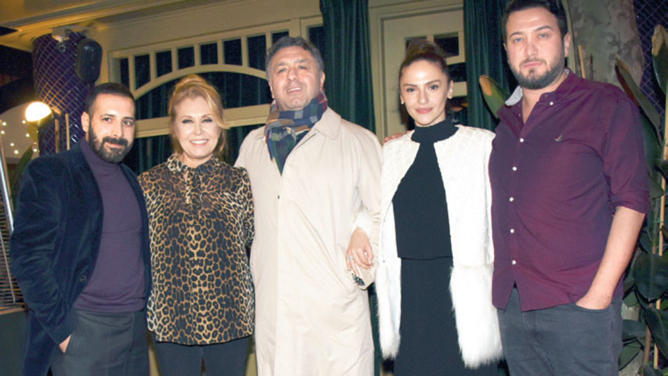 Yapımcı eşinden sürpriz kutlama