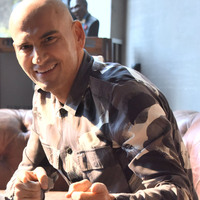 Eşinden tam destek alıyor