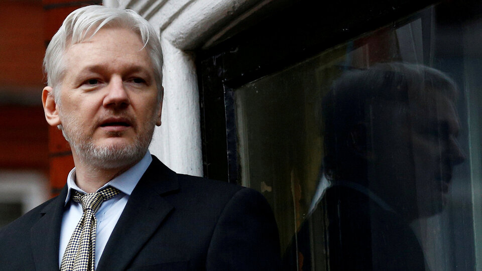 Ekvator Assange'a vatandaşlık verdi, İngiltere diplomatik statüyü reddetti!