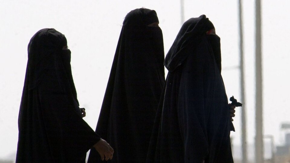 Suudi Arabistan'da kadınlar tek başına seyahat edebilecek