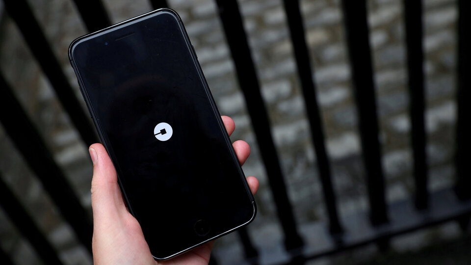 Hükümet soruşturmalarını 'gizli sistemle' savuşturdu