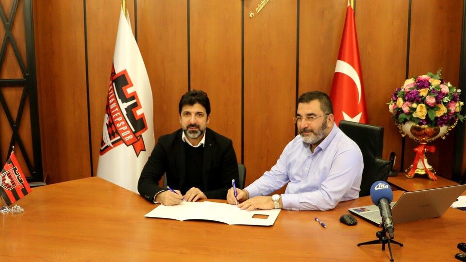 Oktay Derelioğlu imzayı attı