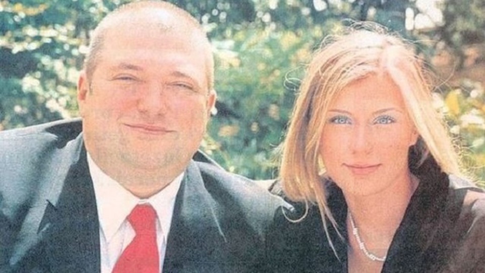 Hakan Uzan'dan boşanmak için gazeteye ilan verecek