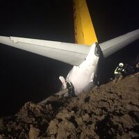 Trabzon'da yolcu uçağı pistten çıktı