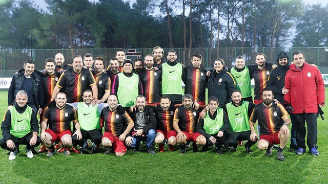 Galatasaray'da teknik ekip, basın mensuplarıyla maç yaptı