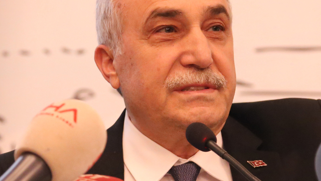 Bakan Fakıbaba: Et lüks lokantalarda bile 5 lira ucuzladı