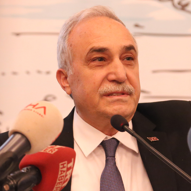 Bakan Fakıbaba: Et lüks lokantalarda bile 5 lira ucuzladı