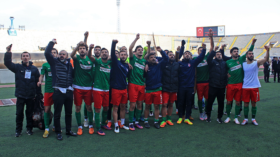 Karşıyaka kendi markasını giyecek
