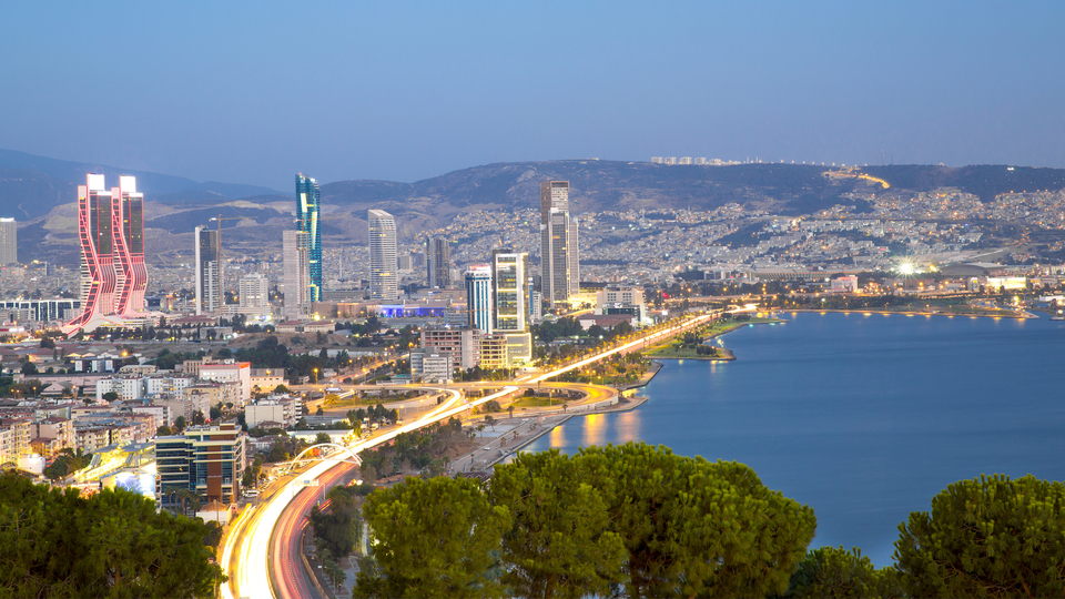 İzmir'de değişim yarışı