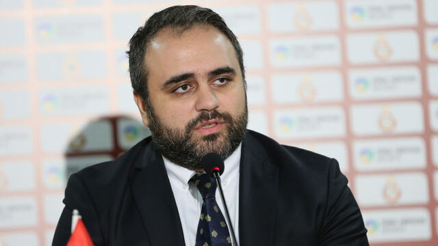 Ural Aküzüm'den Arda Turan'a gönderme