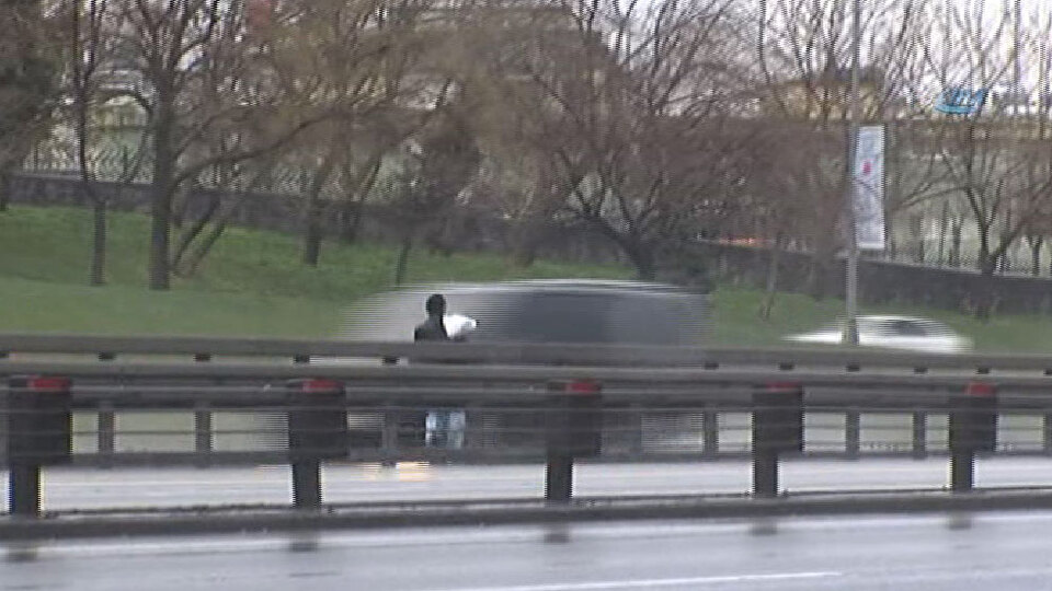 E-5 Otoyolu'nda korku dolu anlar! Sürücülere zor anlar yaşattı