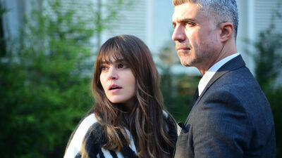 Esma Sultan'ın olduğu evi kim ateşe veriyor?