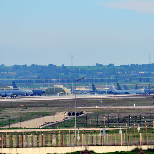İncirlik Üssü'nde ABD kargo uçağı yoğunluğu yaşanıyor