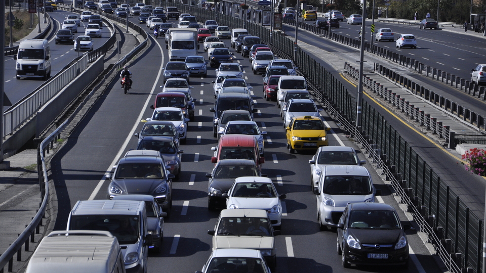 Dünya sürücüsüz araçları biz vergiyi ve yerli aracı konuşuyoruz