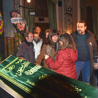 Ünlü oyuncuya kariyerine başladığı sahnede veda edildi