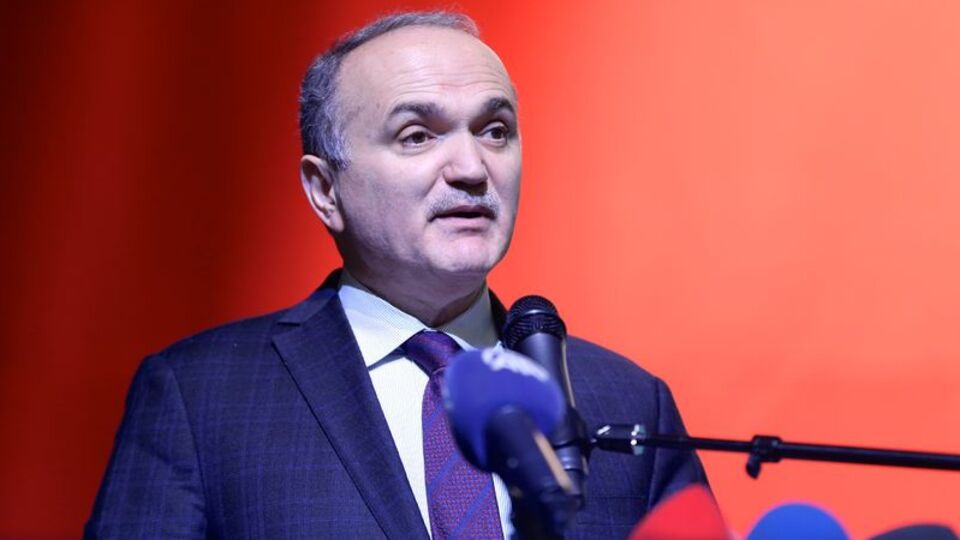 Bakan Özlü'den cam filmi yasağına ilişkin açıklama