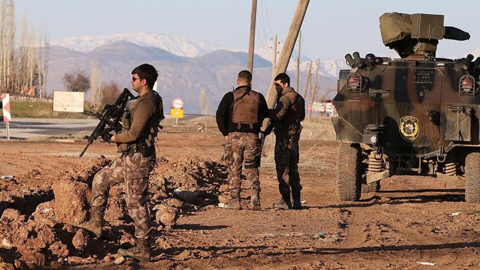 Hakkari'de bomba yüklü araç bulundu