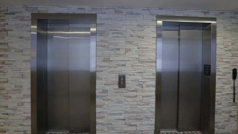 87 bin asansörde kırmızı alarm