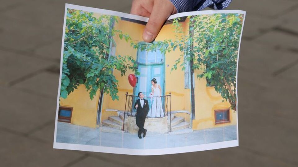 Düğün fotoğraflarını beğenmeyen çift soluğu mahkemede aldı!