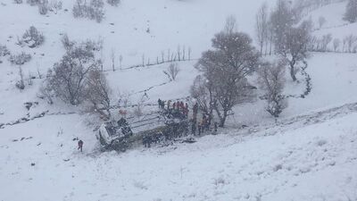 Yolcu otobüsü dereye uçtu: 6 ölü, 29 yaralı