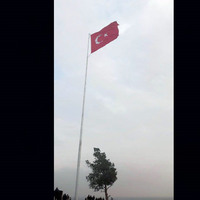 Suriye sınırına dev Türk Bayrağı dikildi