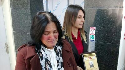 Şehit oğlunun adını taşıyan okulda karne dağıttı