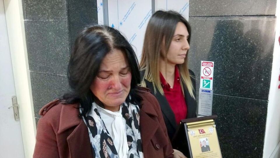 Şehit oğlunun adını taşıyan okulda karne dağıttı