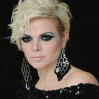 Ünlü şarkıcı hastanelik oldu!