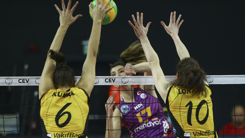 VakıfBank Galatasaray'ı devirdi