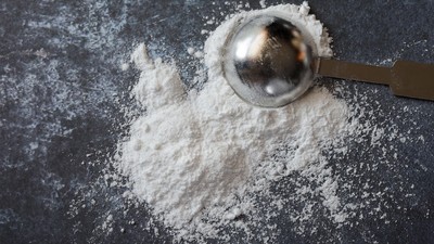 Kanseri kabartma tozuyla tedavi ettiğini iddia etti!