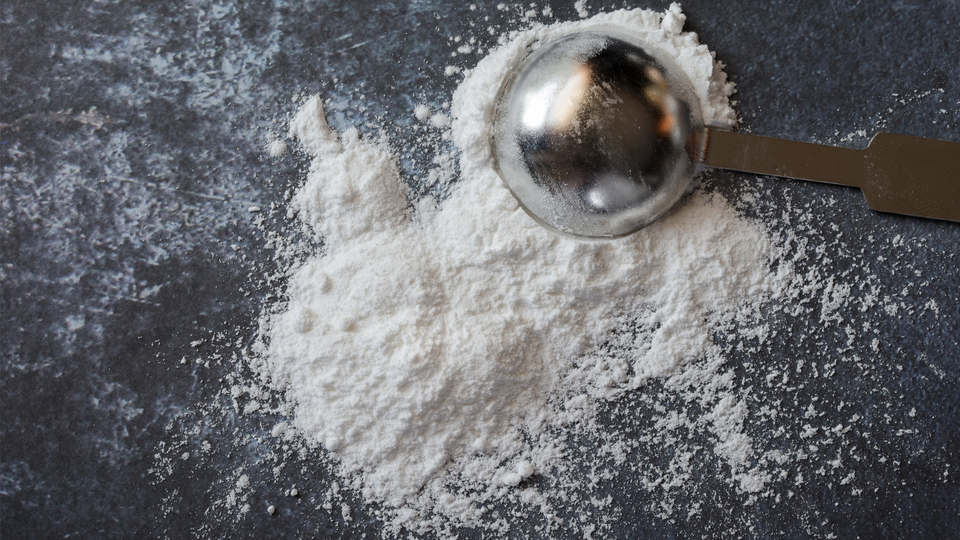 Kanseri kabartma tozuyla tedavi ettiğini iddia etti!