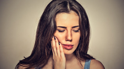 İmplant yaptıranlara çok önemli uyarı! O hata çene kemiğini eritiyor