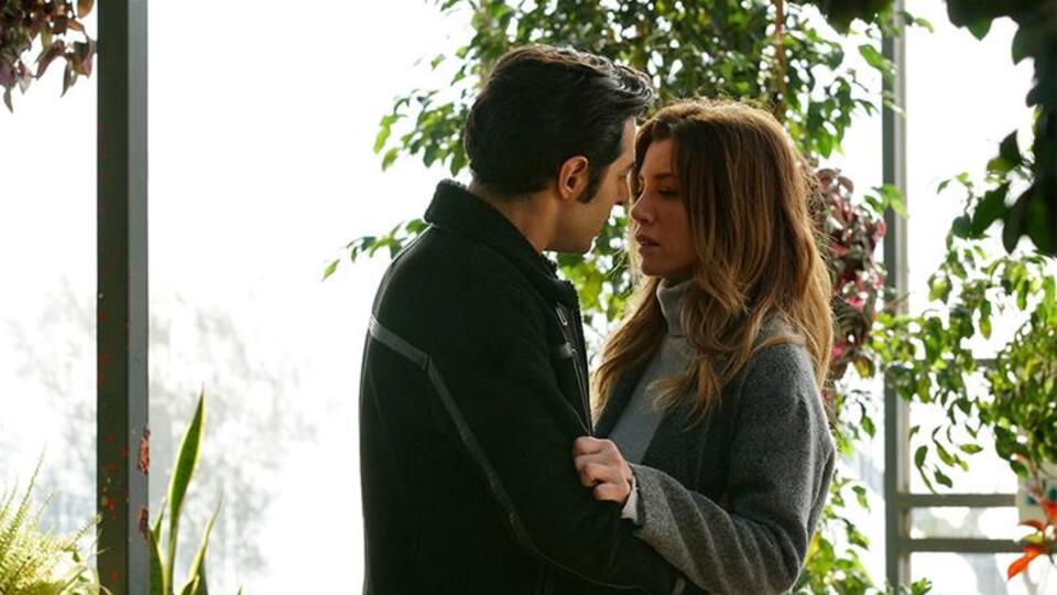 Oya düğmeye bastı, mahvedecek onları!