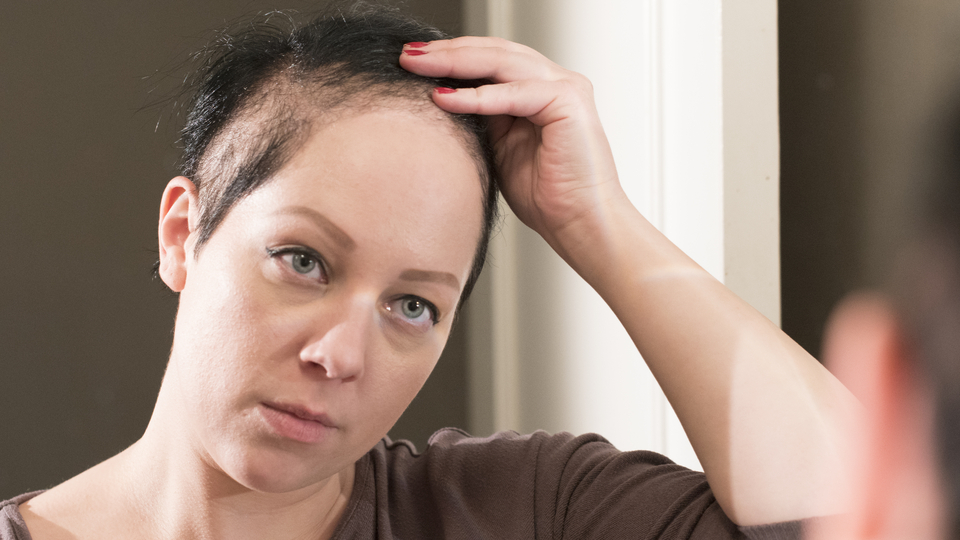 Saç yolan kuaför... Bazen yaptığının farkına bile varmıyor!