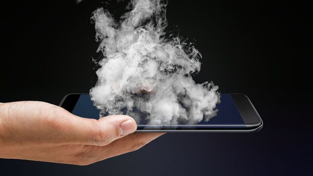 iPhone'u ısırarak patlattı!