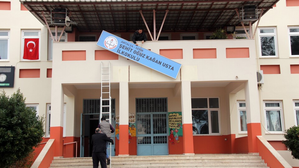 Afrin şehidinin adı eşinin görev yaptığı okula verildi