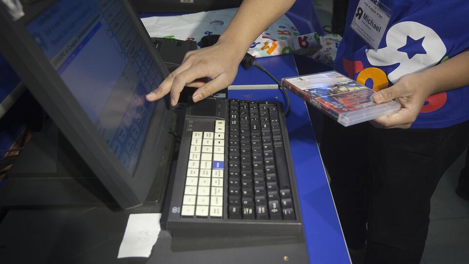 182 mağazasını birden kapatıyor!