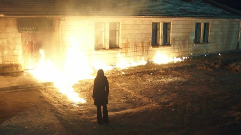 Aşk ve Mavi'de Pembe konağı ateşe veriyor!