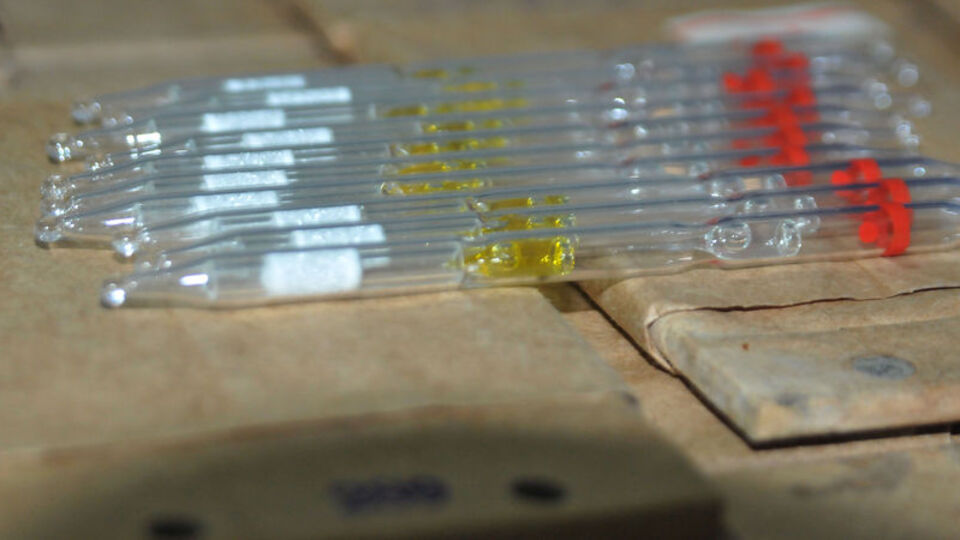 596 tüp ele geçirildi! Damlası 8 saniyede bir fili öldürebilecek güçte