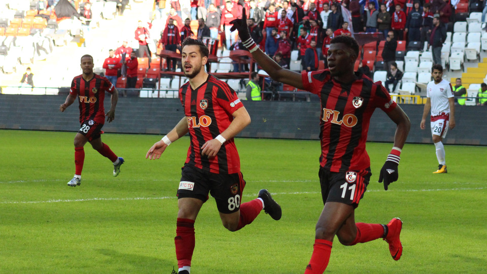 Antep derbisinde gülen Gazişehir