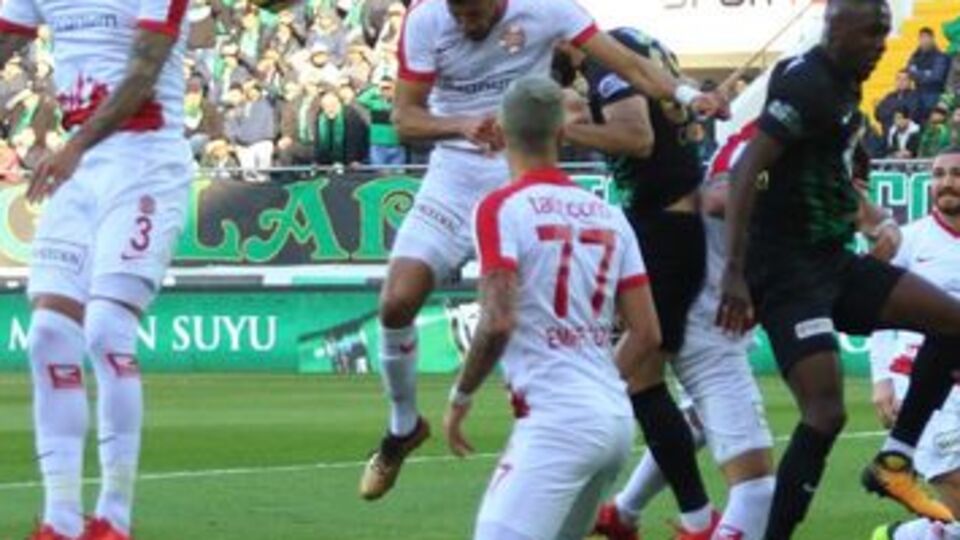 Açılış maçında kazanan yok!