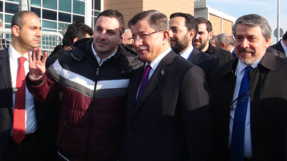 Davutoğlu: 15 Temmuz'da olduğu gibi Afrin'de de omuz omuza vermeliyiz