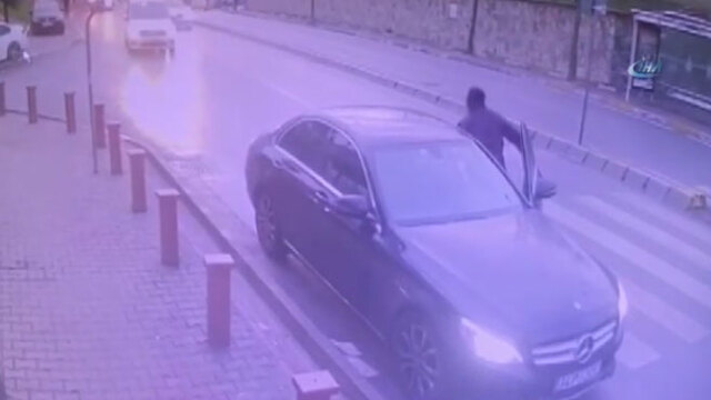 Otomobilinden inip ekmek almaya gitti, döndüğünde hayatının şokunu yaşadı!