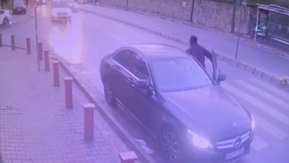 Otomobilinden inip ekmek almaya gitti, döndüğünde hayatının şokunu yaşadı!